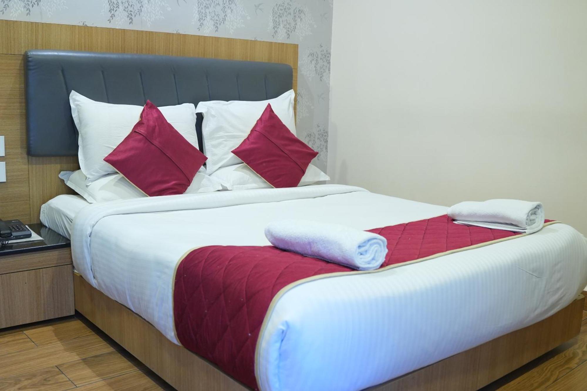 Kvp Golden Inn Tirupati Bagian luar foto