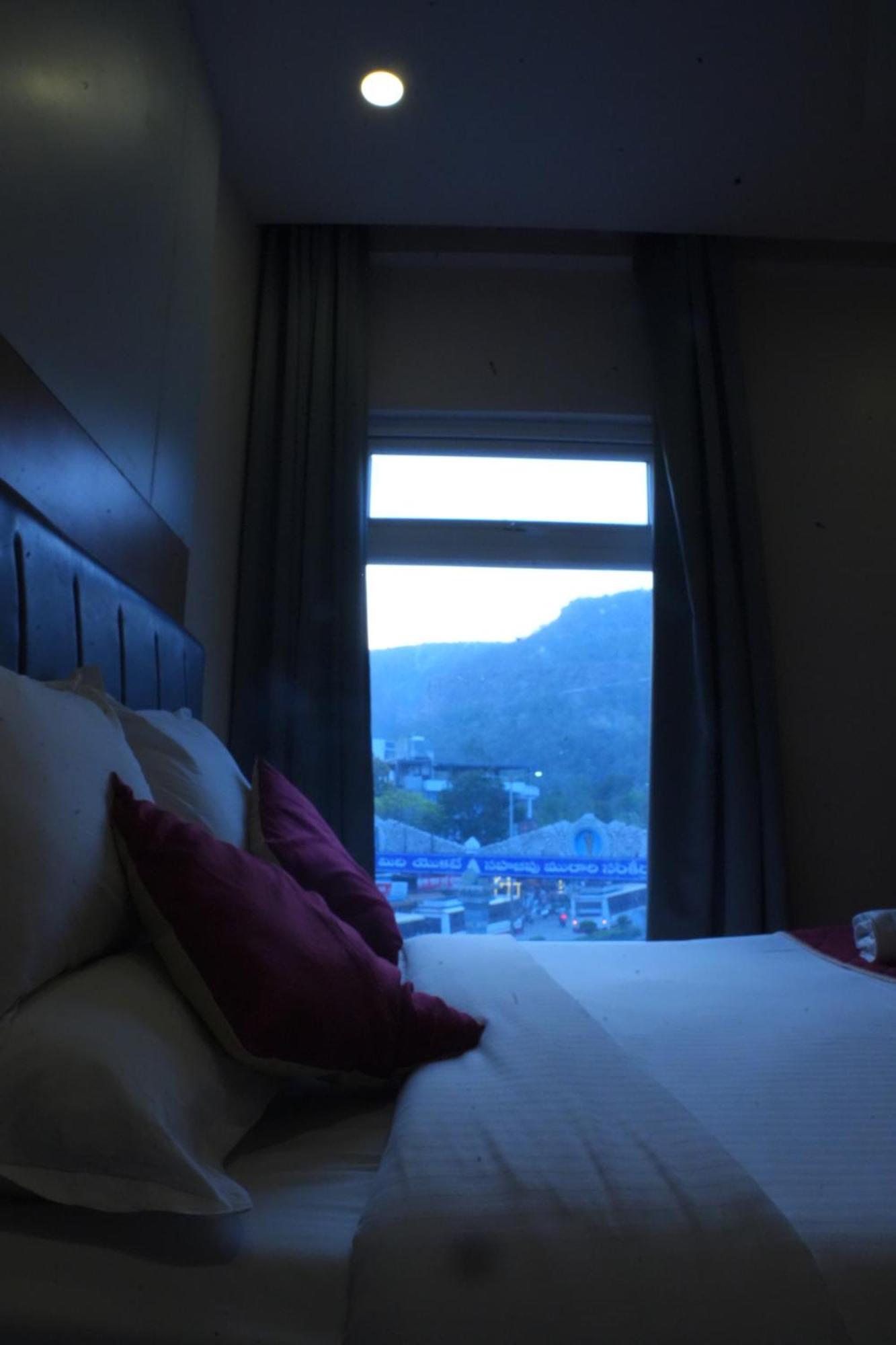 Kvp Golden Inn Tirupati Bagian luar foto
