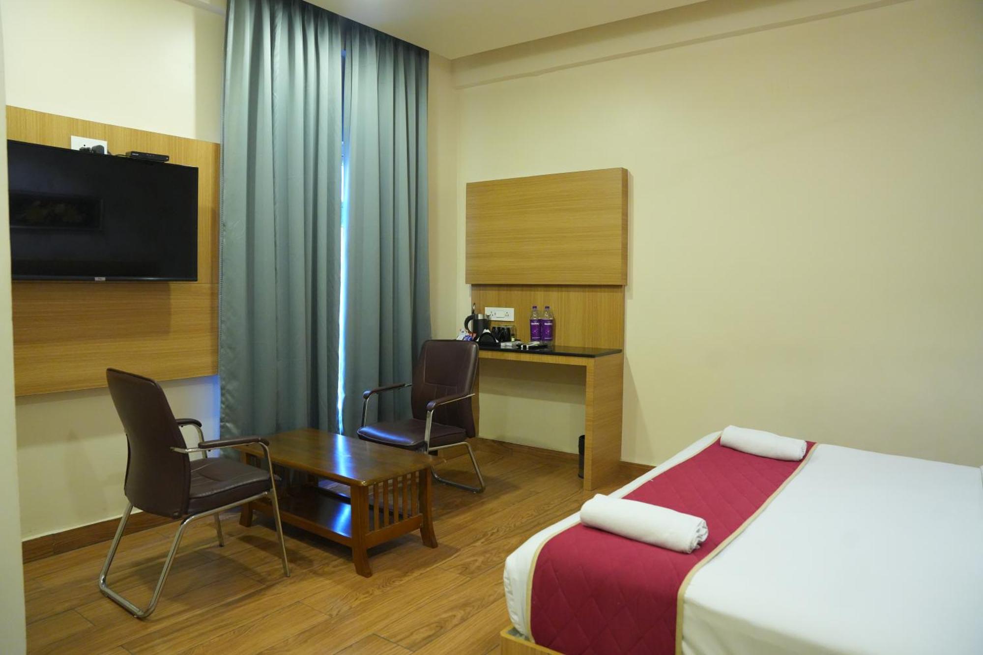 Kvp Golden Inn Tirupati Bagian luar foto