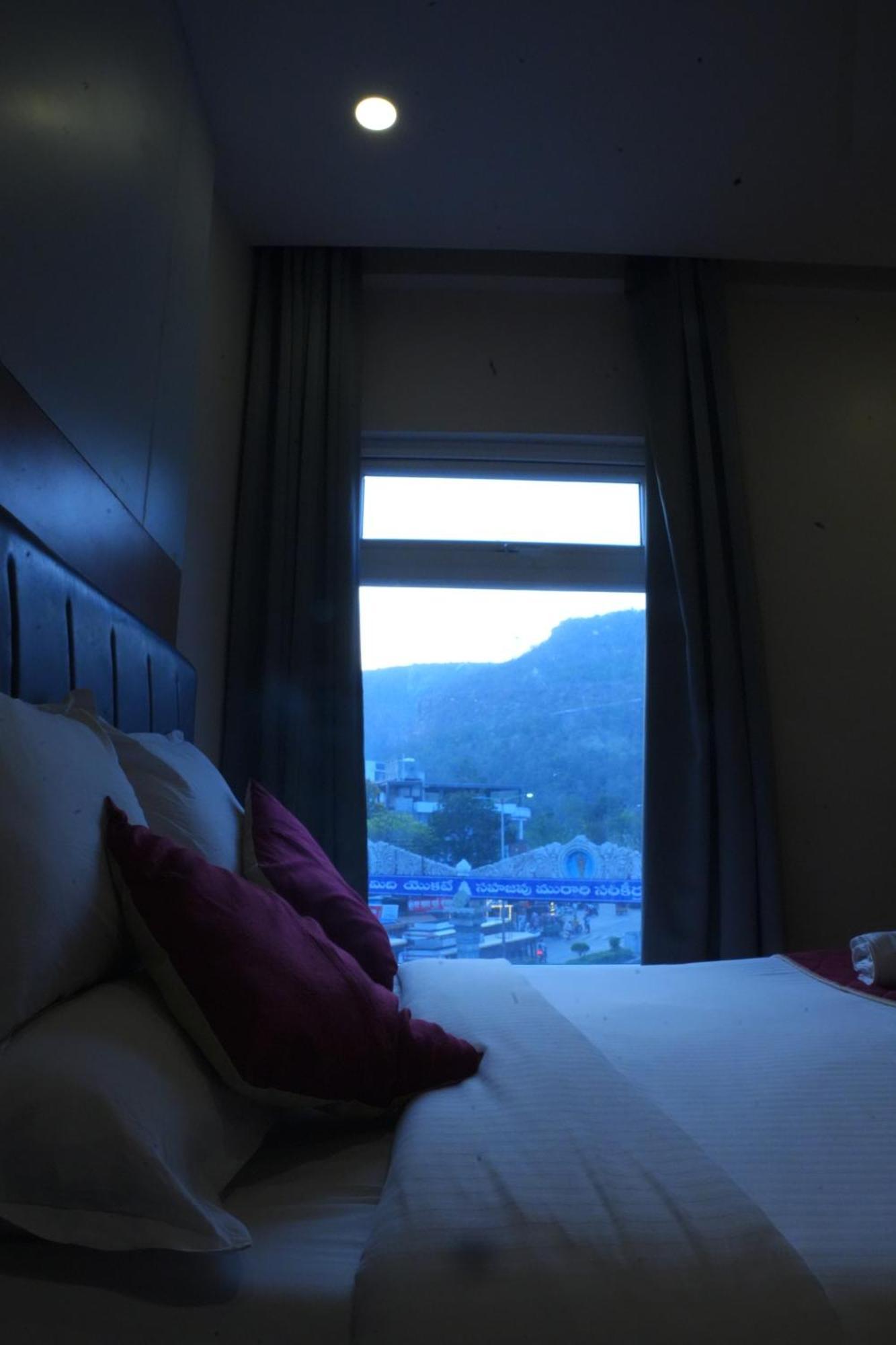 Kvp Golden Inn Tirupati Bagian luar foto