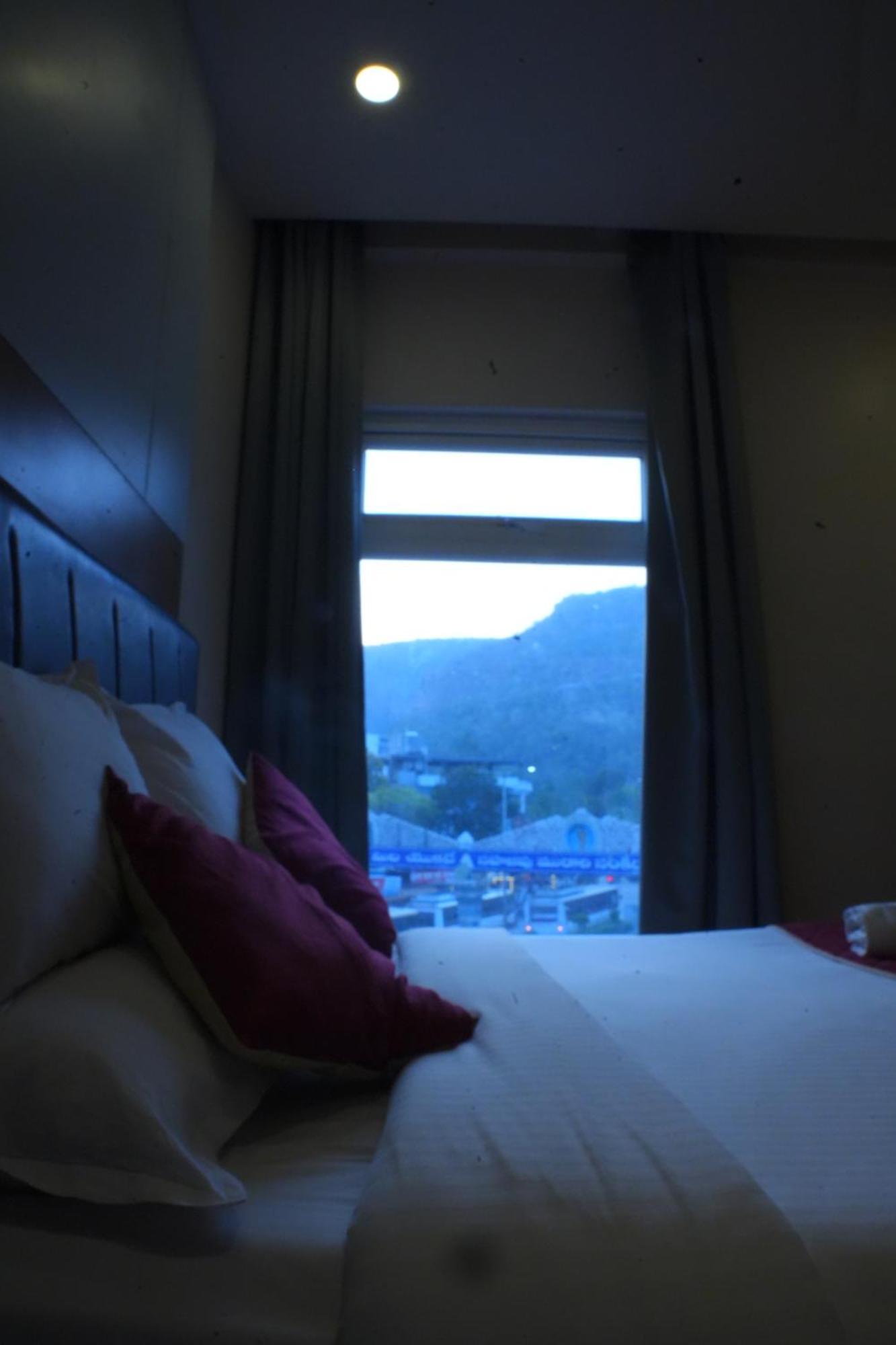 Kvp Golden Inn Tirupati Bagian luar foto