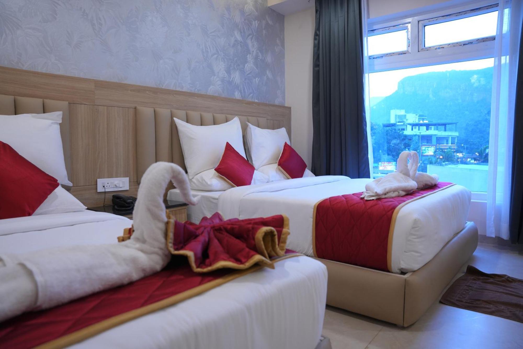 Kvp Golden Inn Tirupati Bagian luar foto