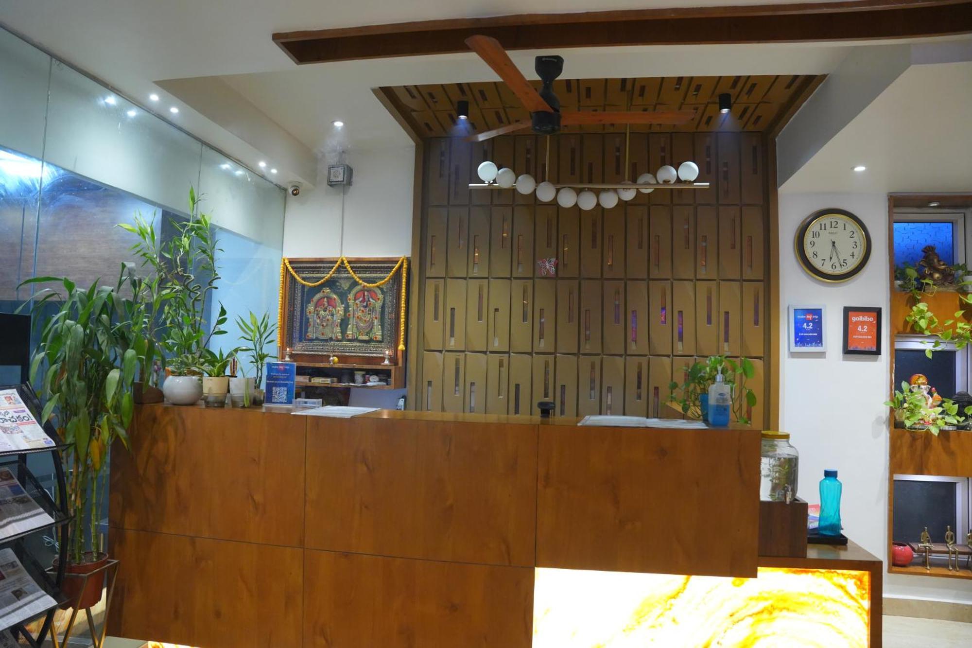 Kvp Golden Inn Tirupati Bagian luar foto