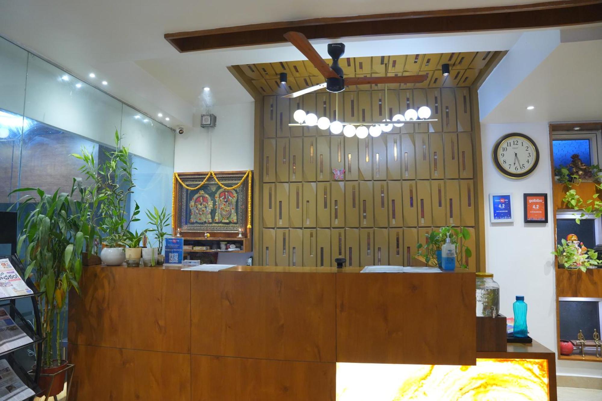 Kvp Golden Inn Tirupati Bagian luar foto